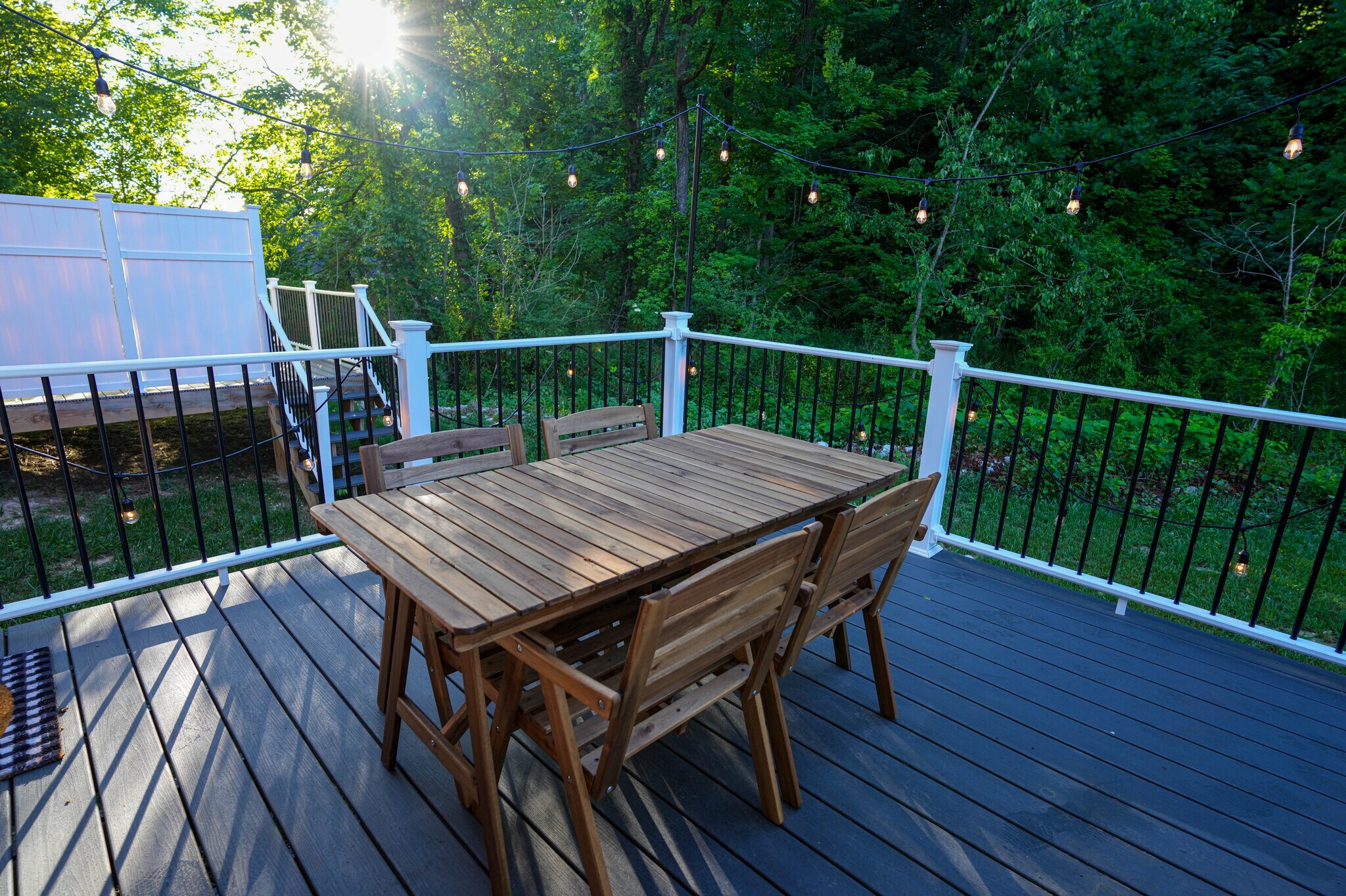 Building Photo - 1027 W 5th St