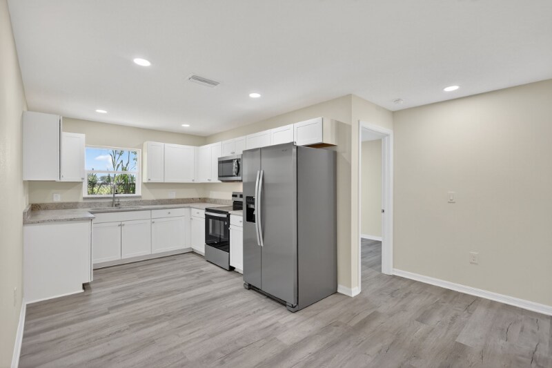 Building Photo - 920 23rd St E