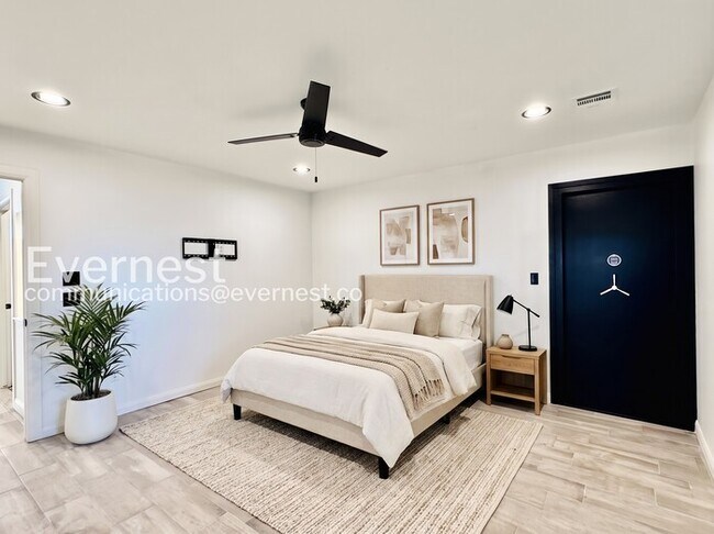 Building Photo - 2 Bed, 2 Bath Home with Garage / Pet-Friendly / Available Now!