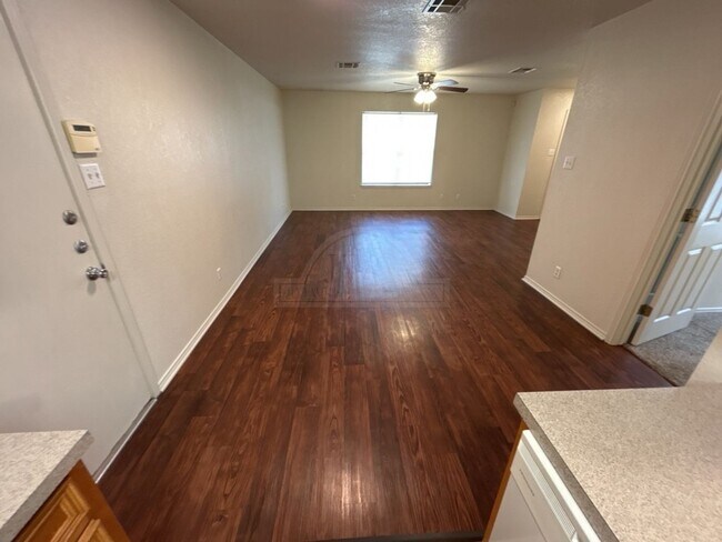 Building Photo - 912 McDaniel Cir