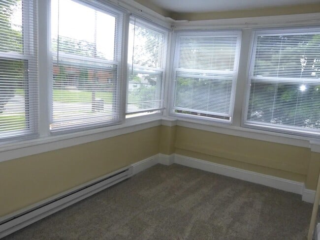 Building Photo - 27 S Middletown Rd