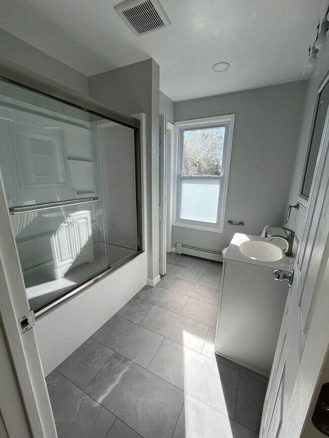 Building Photo - 30 Cross St E