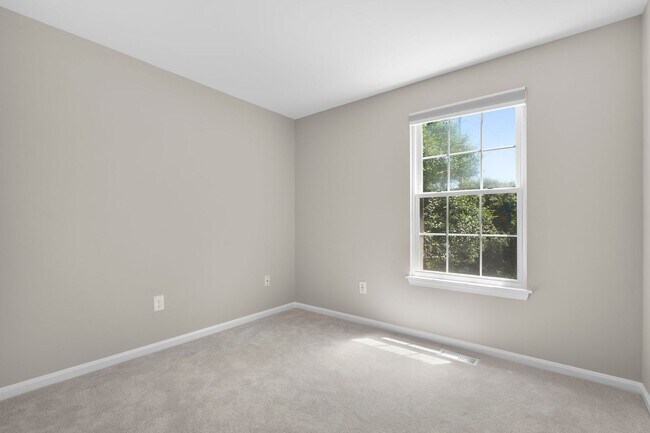 Building Photo - 3 Bed 2.5 Bath - Gaithersburg Townhome - Completely Renovated