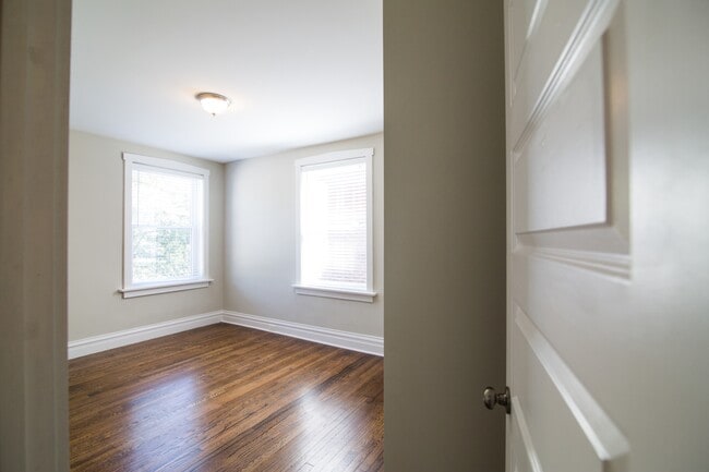 Building Photo - 3116 Lackland Ave