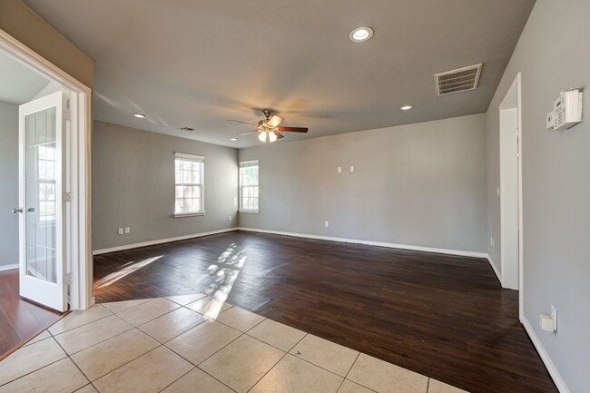 Building Photo - Move in Special !! $250 Off your First Full Month Rent! Beautiful Large 4BD/2BTH Home Near Tinker...