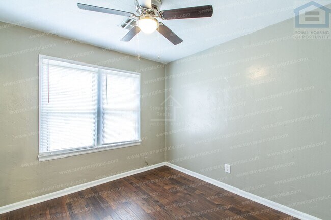 Building Photo - 2206 NW 19th St