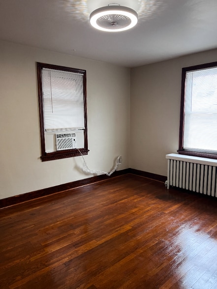 Building Photo - 323 Onyx Ave