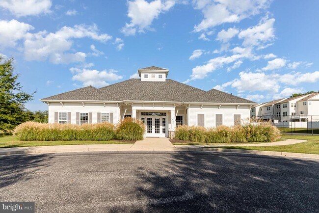 Building Photo - 1650 Mohegan Dr