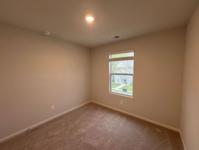 Building Photo - Charming 3-Bedroom Home with Convenient Lo...