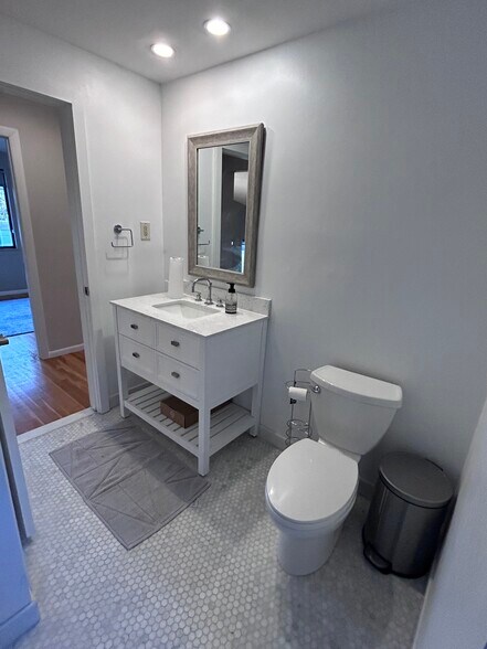 Building Photo - 44 Marla Cir