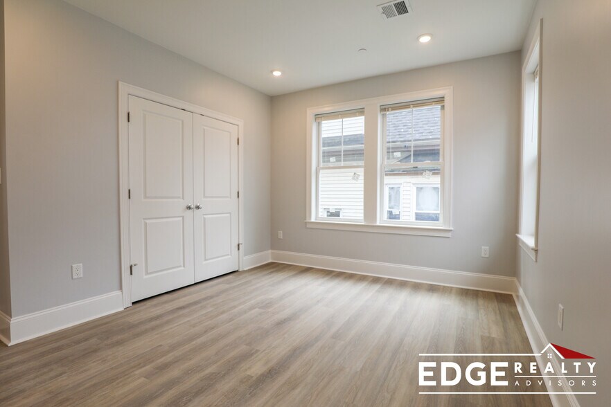 Building Photo - 108 Brooks St