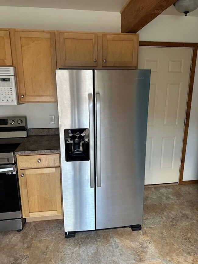 Building Photo - 3 bedroom Upscale home Mid town