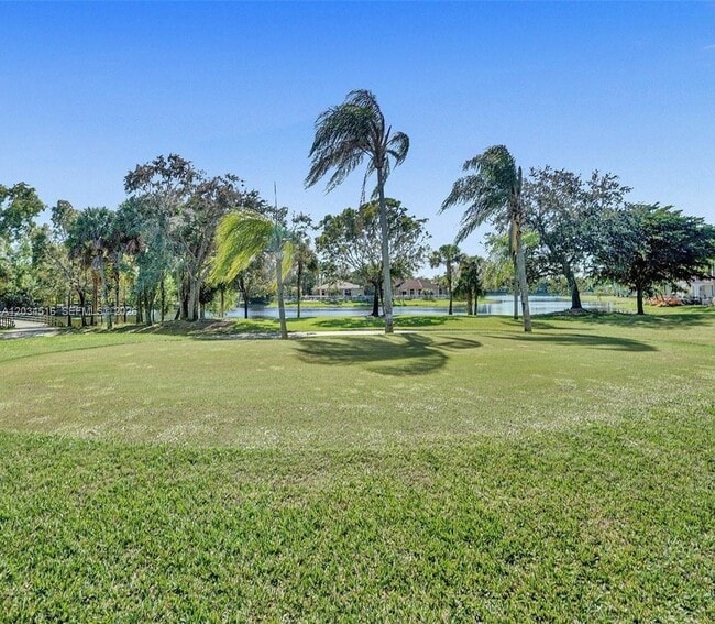 Building Photo - 2501 Poinciana Dr