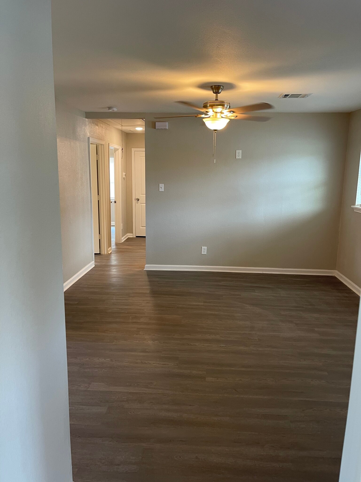 Building Photo - 9505 Sierra Dr