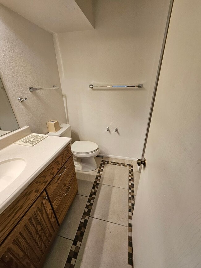 Building Photo - Laguna Nuevo Upstairs Condo in a Riverfront Community