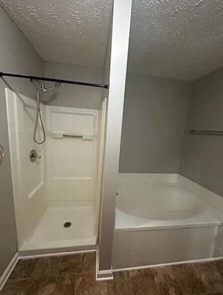 Building Photo - 360 Bubble Creek Ct