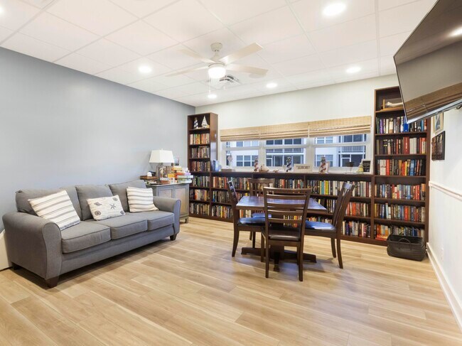 Building Photo - 2649 Florida Blvd