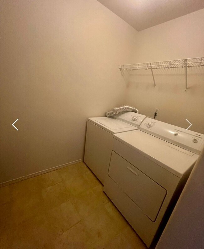Building Photo - 3 bed 3.5 bath Townhome on Rd 68
