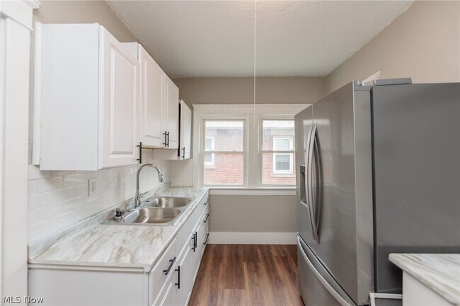 Building Photo - 1519 Ridgewood Ave