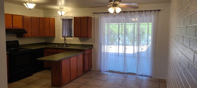 Kitchen - 1375 E Louisiana Dr