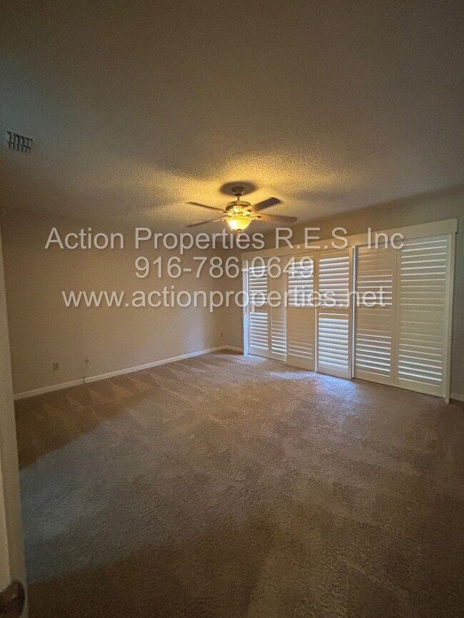 Building Photo - 5110 Village Oaks Dr
