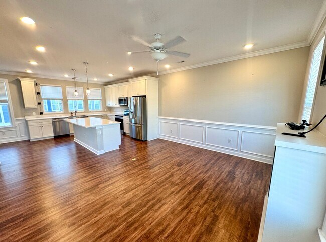 Building Photo - Experience Modern Coastal Living!