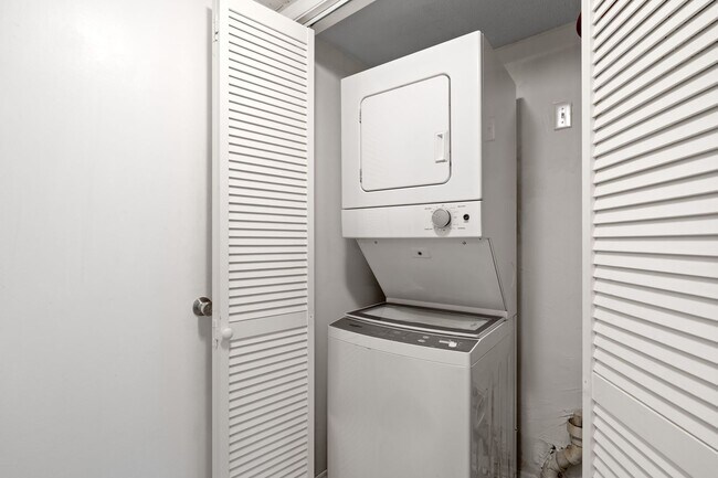 Building Photo - 6108 Spice Ridge Ln