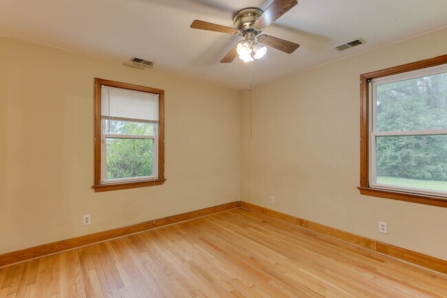 Building Photo - 128 Mann Dr