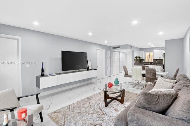 Building Photo - 410 SE 2nd St