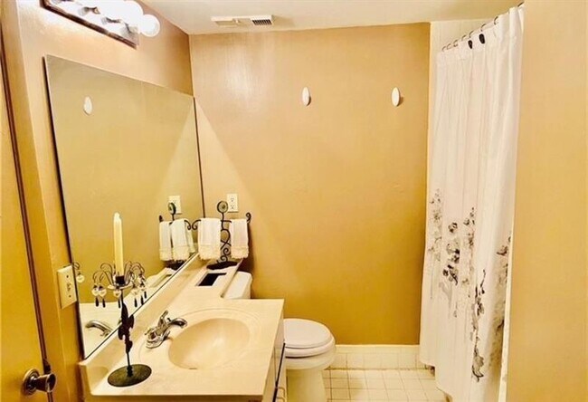 Building Photo - 9955 Westview Dr