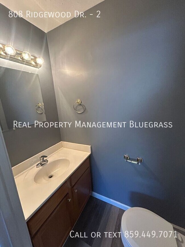 Building Photo - 808 Ridgewood Dr