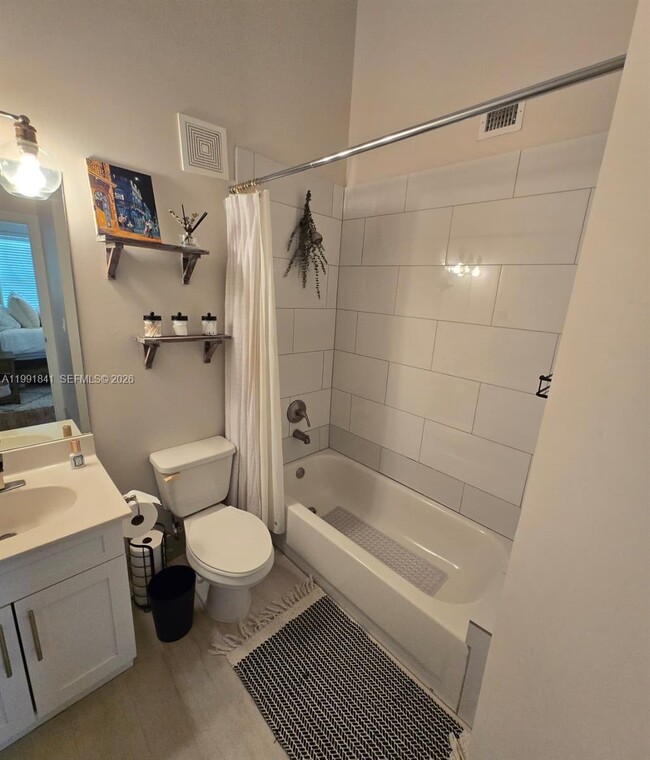 Building Photo - 806 SE 14th St