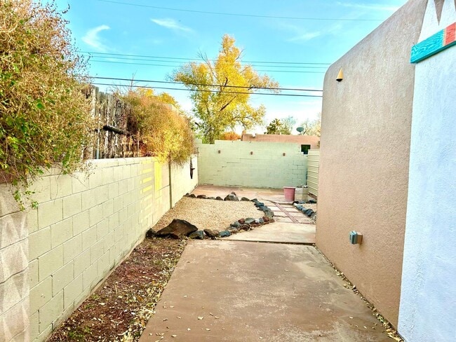 Building Photo - 2038 Kiva Rd