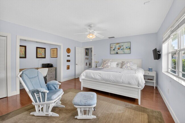 Building Photo - 1010 SW 2nd St