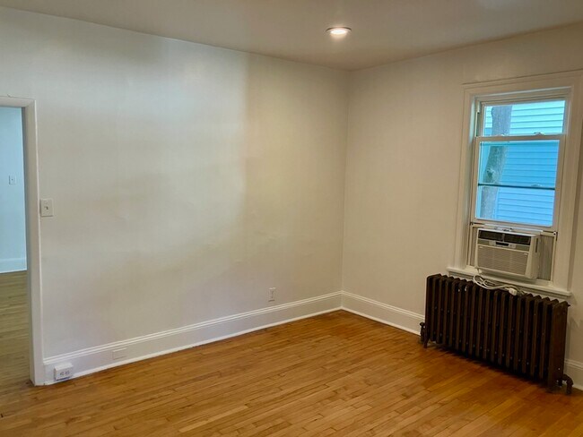 Building Photo - 714 Magill Ave