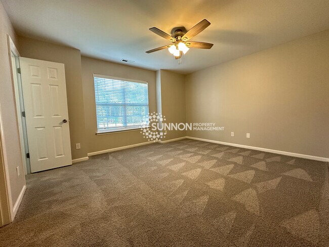 Building Photo - Newly Remodeled 5 Bed 2.5 Bath