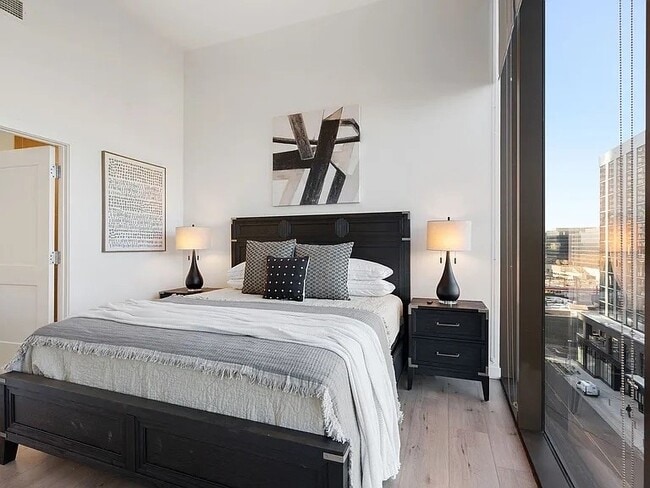 Building Photo - 1212 Demonbreun St