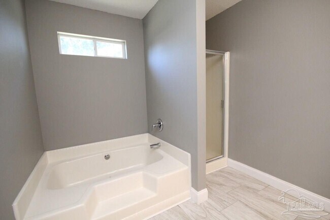 Building Photo - 2437 Gulf Breeze Ave