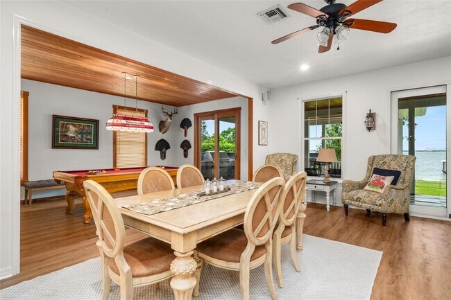 Building Photo - 2551 Lakeview Dr