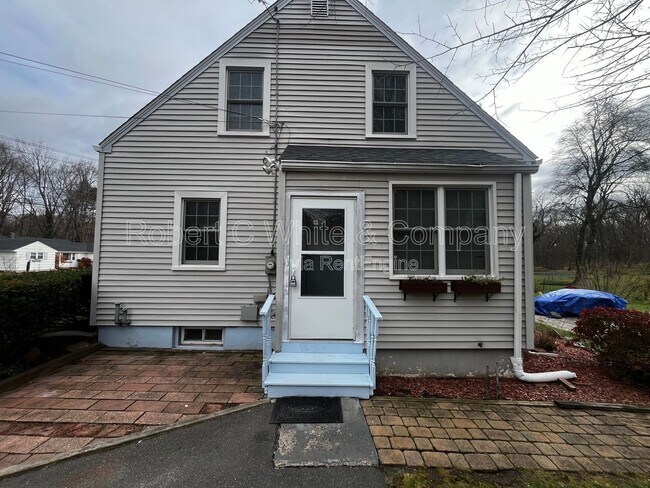 Building Photo - 33 Mills Ln