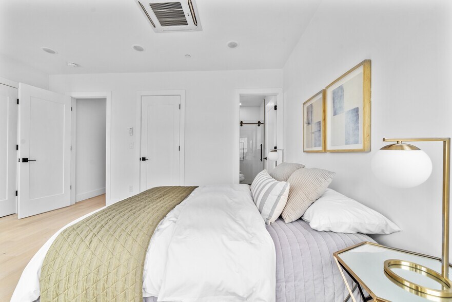 Building Photo - 208 Spencer Ave