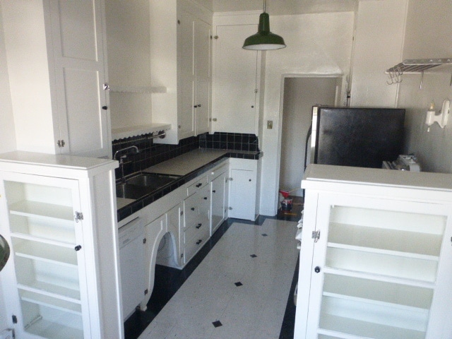 Eat in kitchen - 717 S Cochran Ave