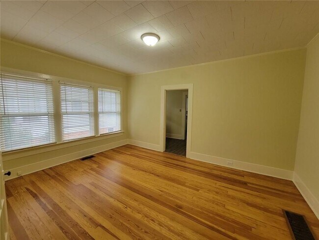 Building Photo - 251 Archer St