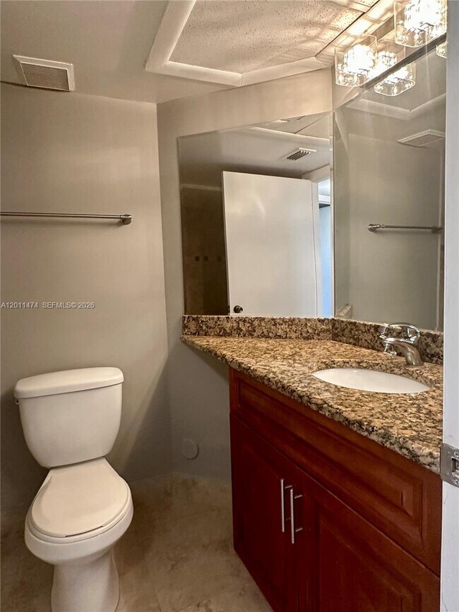Building Photo - 2841 N Oakland Forest Dr