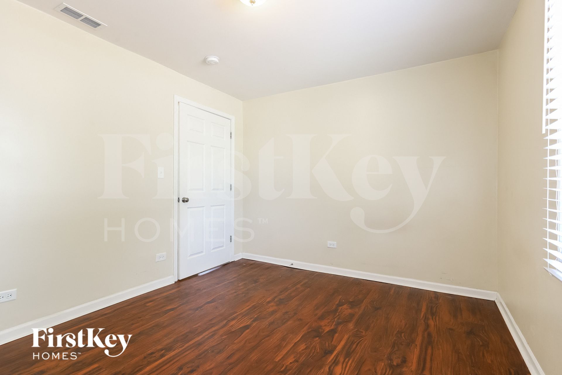 Building Photo - 5141 Oak Center Dr