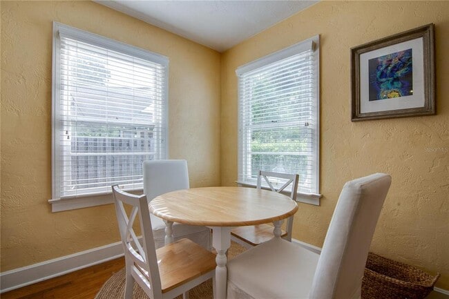 Building Photo - 407 NE 8th St