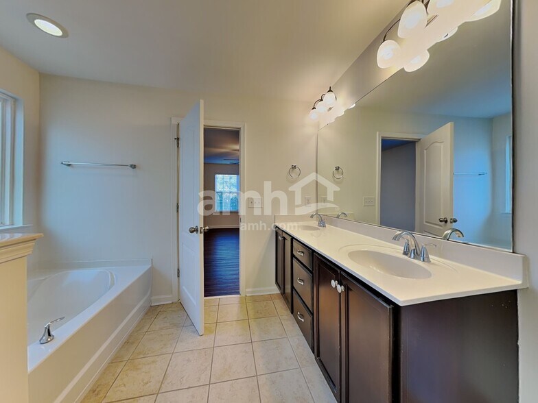 Building Photo - 128 Cherry Bark Dr