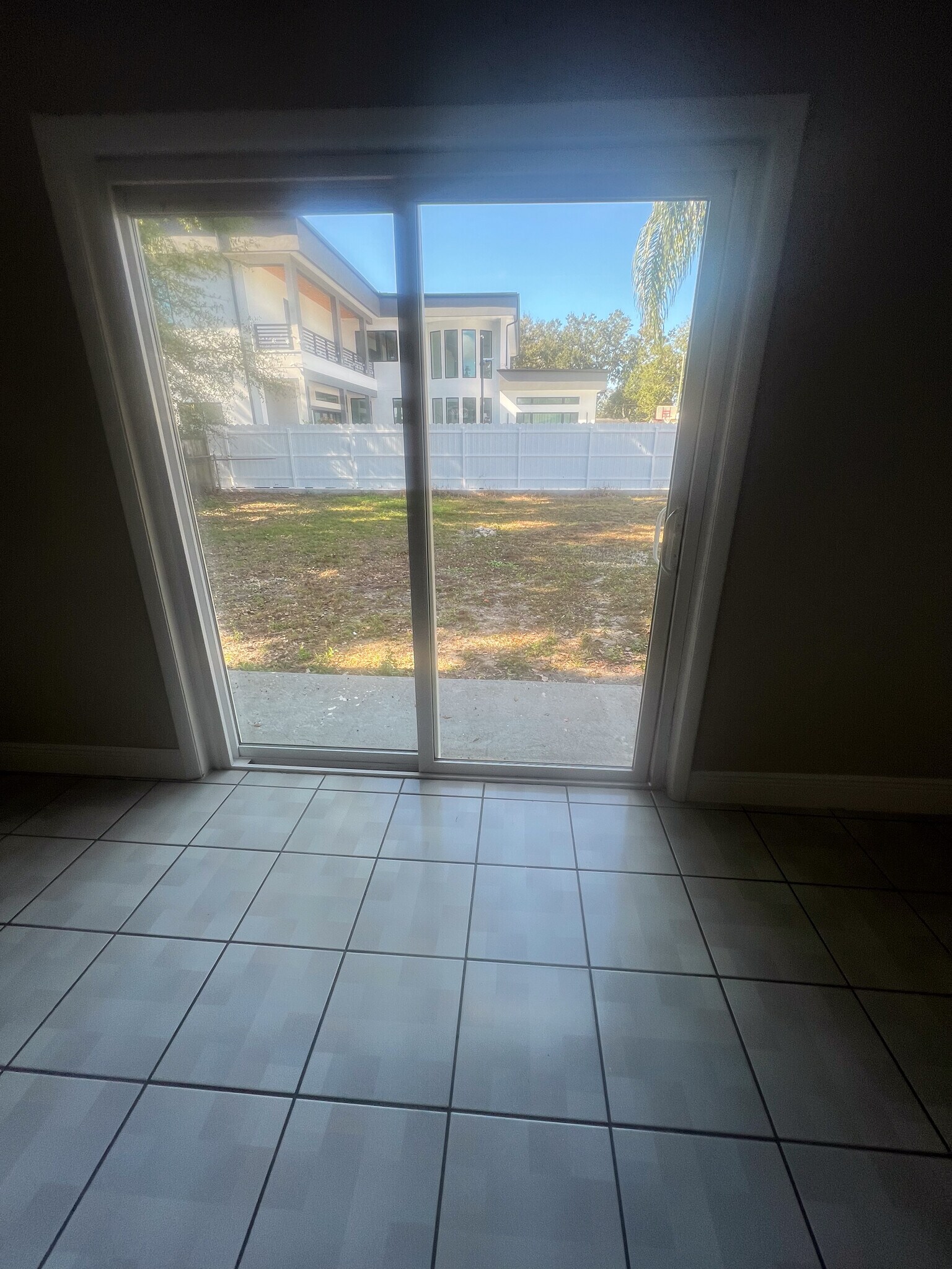 Building Photo - 7506 N Thatcher Ave