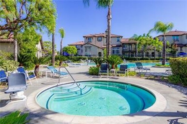 Building Photo - 3 bedroom Murrieta Condo in the gated Will...