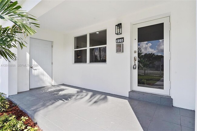 Building Photo - 925 NW 84th St